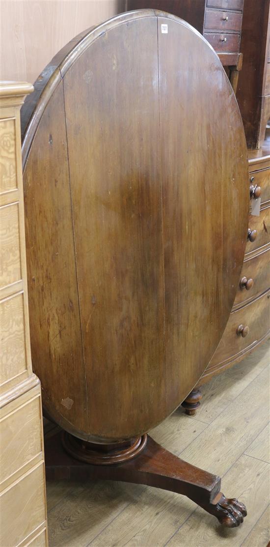 A Victorian mahogany circular breakfast table, W.122cm